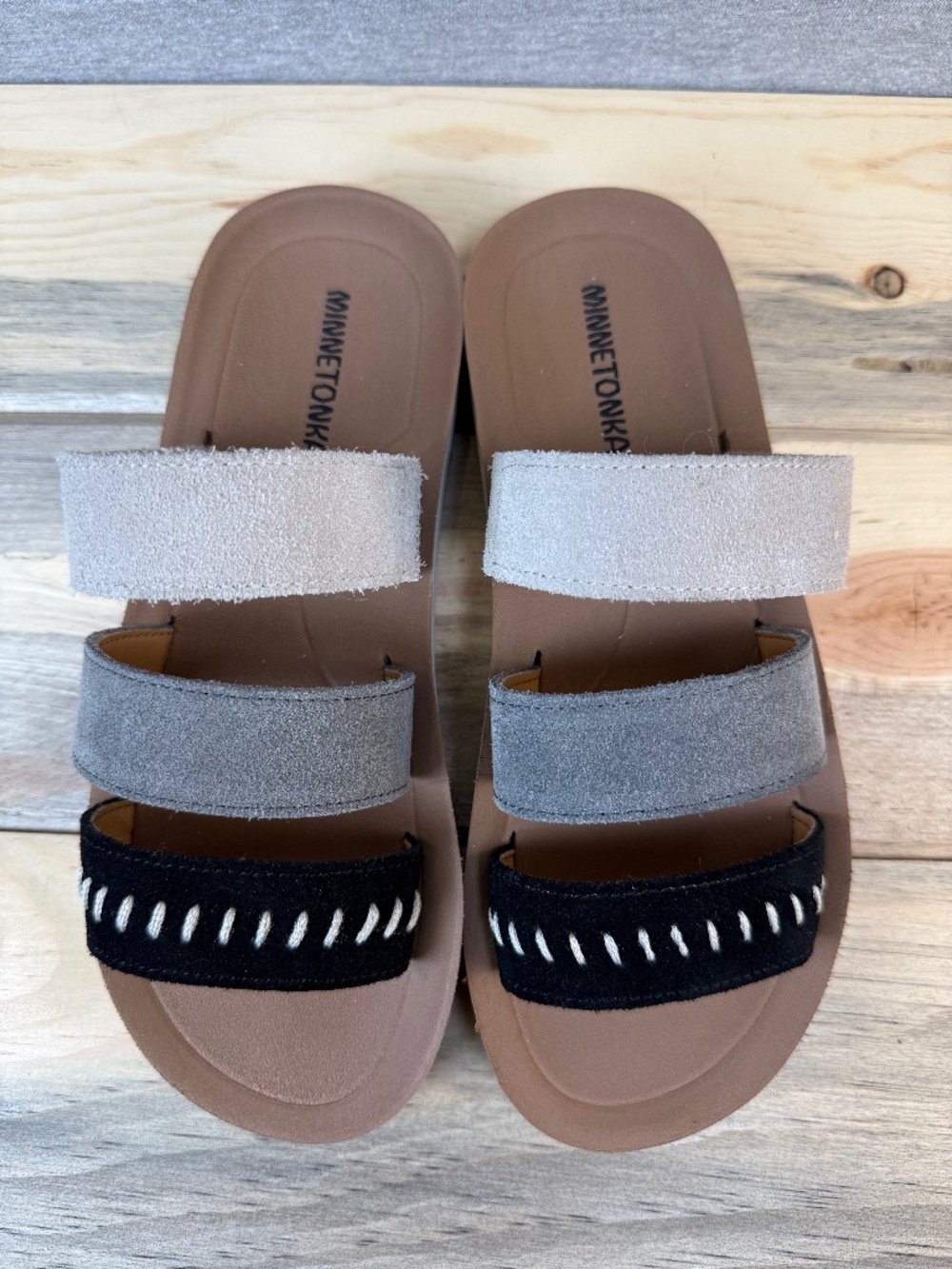 Minnetonka Leather 3 Band Slide Slip On Black Gray Cream Small Wedge Size 7 M